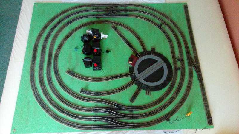 MODEL RAILWAY LAYOUT TURNTABLE amp TRACK 00 GUAGE