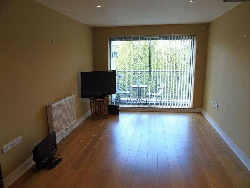 MODERN 2 BEDROOM APARTMENT - STEVENAGE - FAMILY BATHROOM AND ENSUITE - EXCELLENT TRANSPORT LINKS