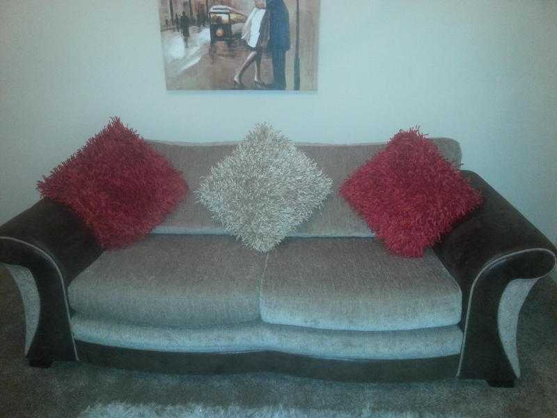 Modern  3 Seater  Sofa amp Chair.. Really is in excellent condition