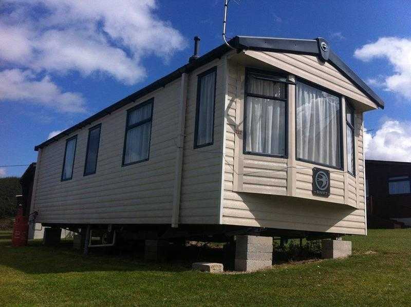 Modern 6 berth caravan to rent in Newquay, Cornwall