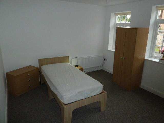 Modern Rooms to Let in central Worksop, Notts. Rent includes all bills and internet.