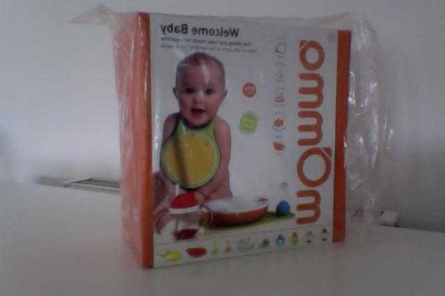 Momma Welcome baby feeding set.