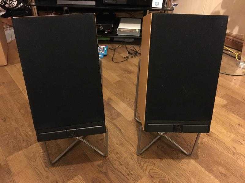 Mordaunt Short ms20i pearl edition.  Very good condition - with stands