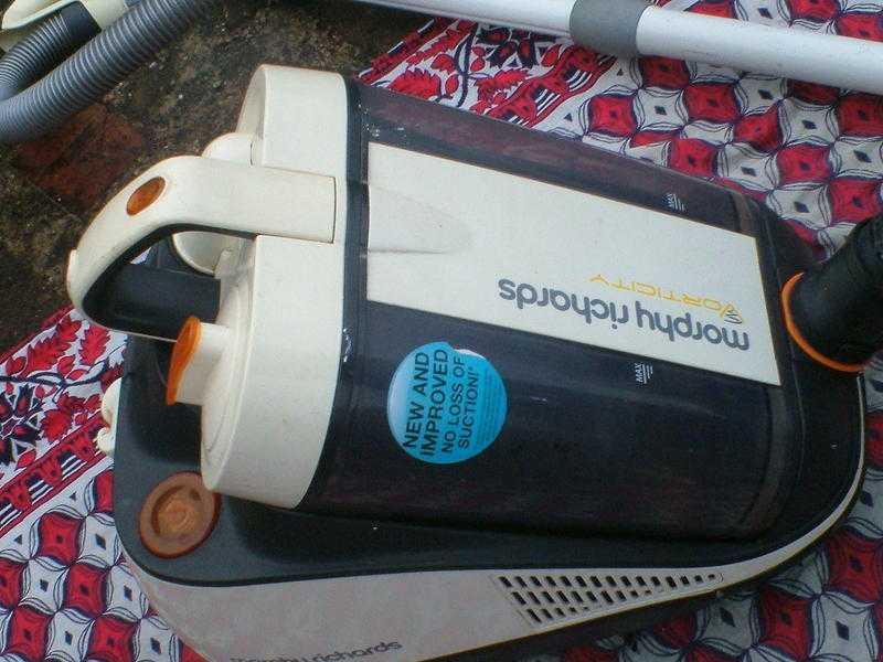 MORPHY RICHARDS VACUUM CLEANER