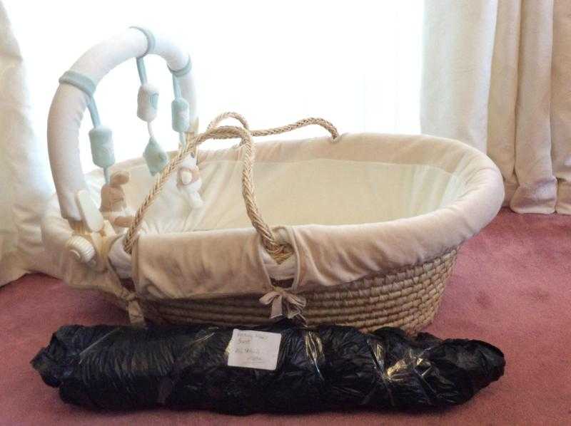 Moses basket and rocking stand