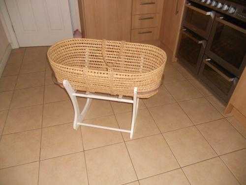 MOSES BASKET AND ROCKING STAND