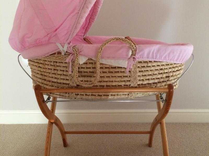 Moses basket and stand