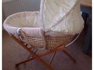 Moses basket and stand