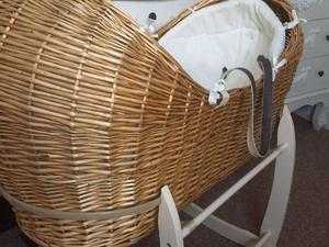 Moses basket with stand