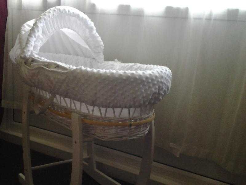 Moses basket with stand