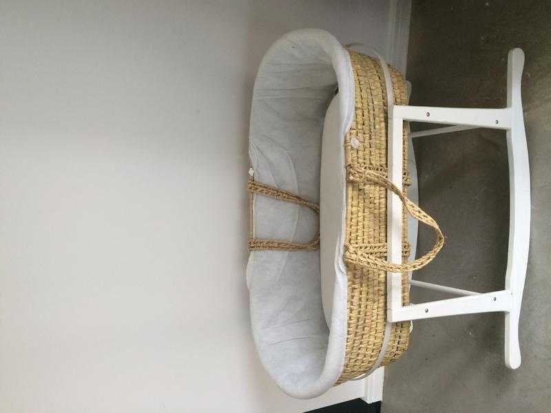 Moses basket with stand