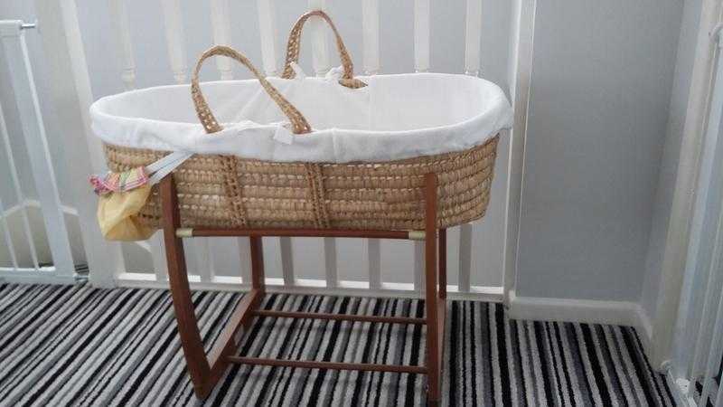 Moses basket with stand