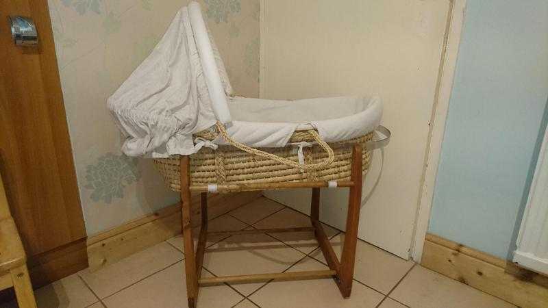 Moses basket with stand