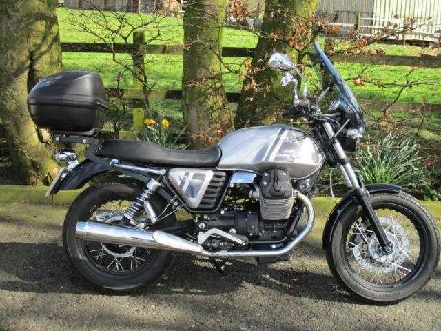 Moto Guzzi V7 2014