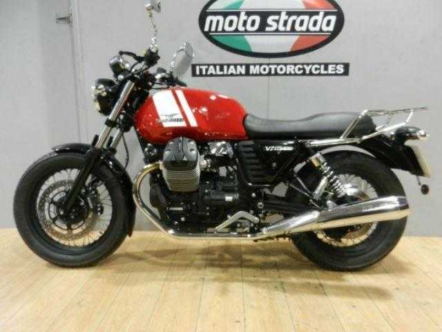 Moto Guzzi V7 2015