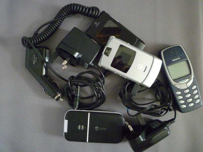 MOTOROLA, NOKIA, DORO, MOBILE PHONES JOB LOT WITH CHARGERS