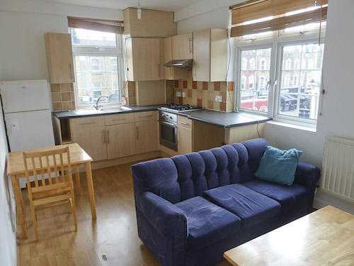 N16 Bright 2 double bedroom 2nd floor  in Stoke Newington on Stoke Newington Road Available