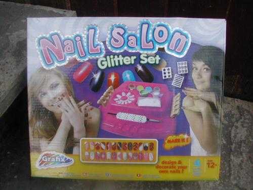 NAIL SALON GLITTER SET, OPENED NOT USED 12.99 NEW