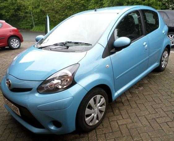 NEARLY NEW 2013 (63) - Toyota AYGO 1.0 VVT-i Move With Style 5-Door, Sat Nav, Very Low Mileage