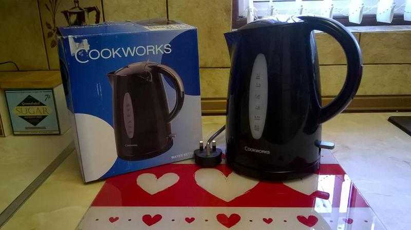 Nearly New black Cook works kettle