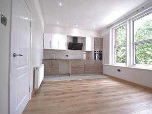 neat double bedroom flat to rent in worthing