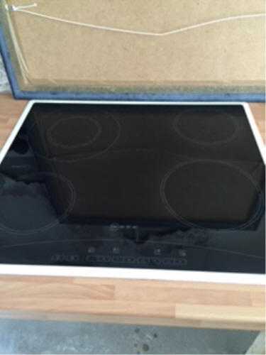 NEFF  - TOUCH  CONTROL  CEREMIC  HOB  (10yrs Old)