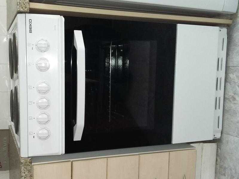 New Beko electric cooker