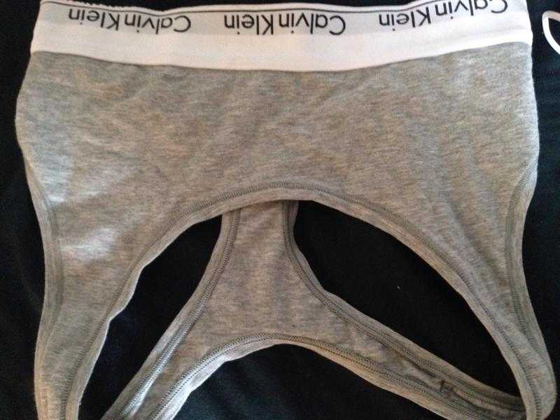 new Calvin Klein sports bra size S without tags