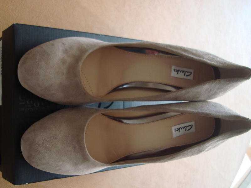 NEW CLARKS LADIES MUSHROOM SUEDE SHOES 9D