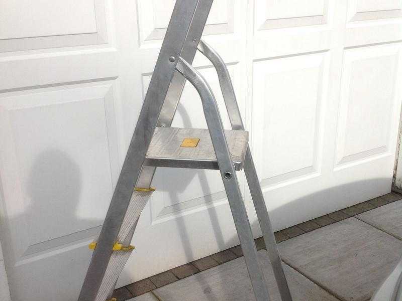 New Heavy duty aluminium 4 step ladders