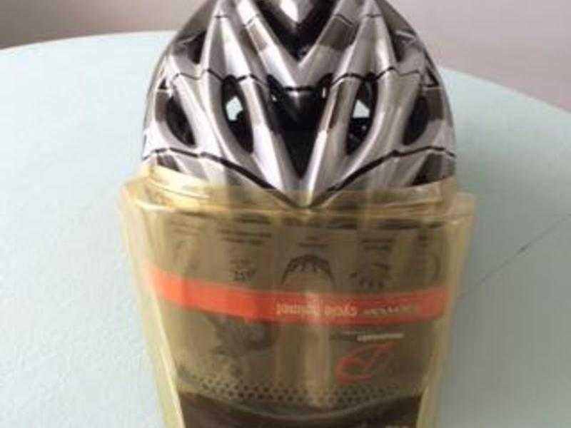 NEW Mountain ridge bike helmet silver 58-61cms