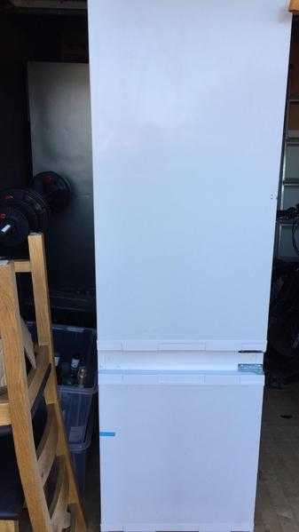 New world integrated 7030 fridge freezer