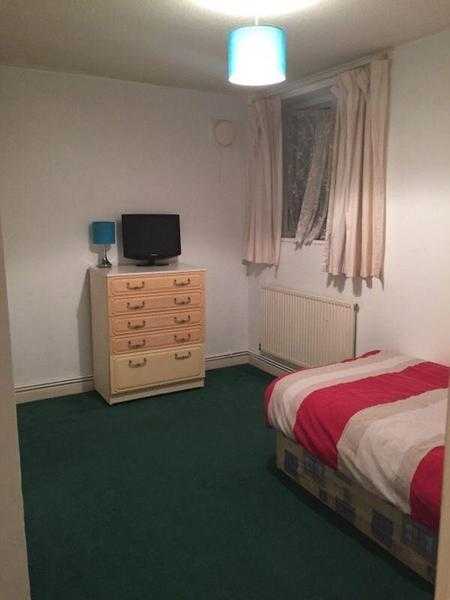 Newly Decorated Double Room to Rent in Central Brighton (All Bills Included)