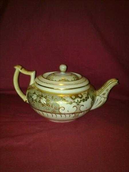 Nice 4-6 cup Teapot