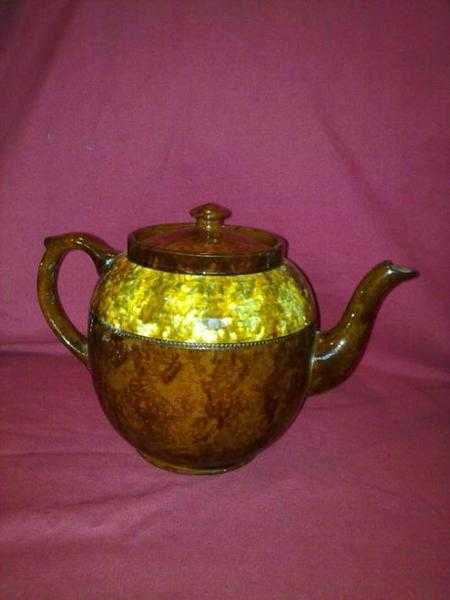 Nice 6-8 cup Teapot with proper lid