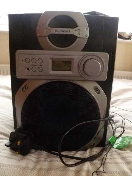 NICE  POLAROID  REMOTE  CONTROL RADIO WITH SPEAKER FOR I POD