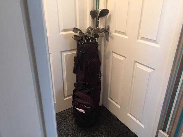 Nicklaus Golf Bag amp 21 golf clubs, Bridgestone, King Cobra, Callaway. Cobra