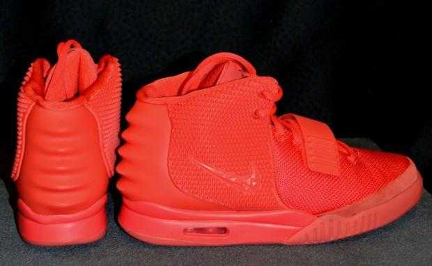 NIKE AIR YEEZY RED OCTOBER TRAINERS (KAYNE WEST DEADSTOCK)