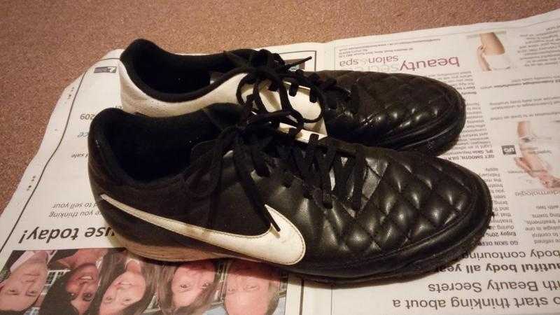 Nike Tiempo Leather Men039s TF Football Boots, BlackWhite Uk Size 10