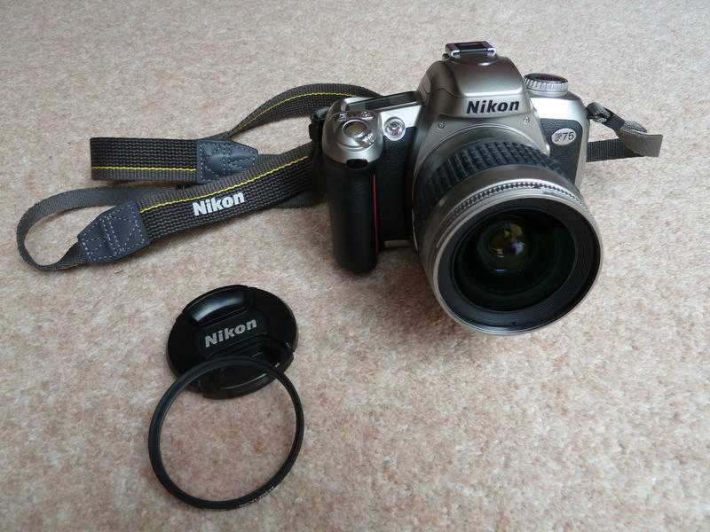 NIKON F75 FILM CAMERA WITH NIKKOR AF 20 - 80MM 13.3 - 5.6 G ZOOM LENS IN EXCELLENT CONDITION