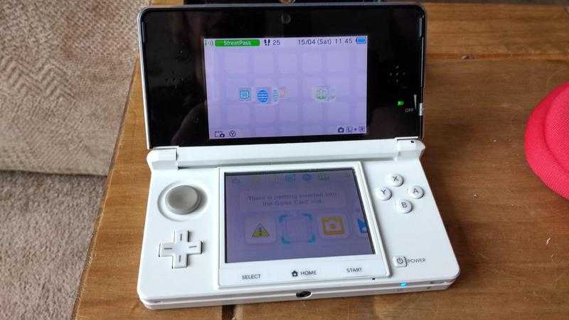 Nintendo 3DS - ice white - immaculate condition