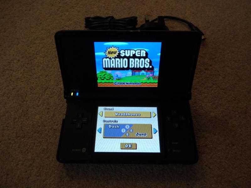 Nintendo DSi Games Console - DS - Plus New Super Mario Game