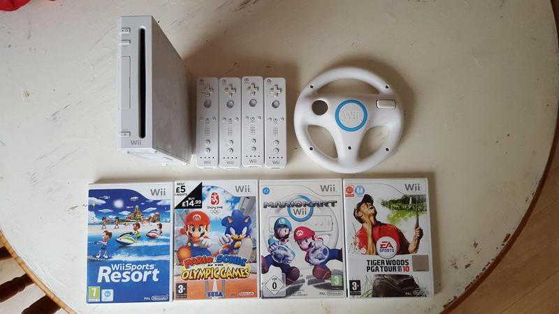 Nintendo Wii 4 Games 4 Controllers amp Wheel