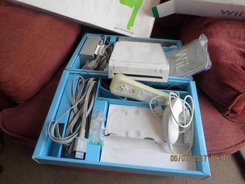 NINTENDO Wii CONSOLE amp Wii FIT BOARD