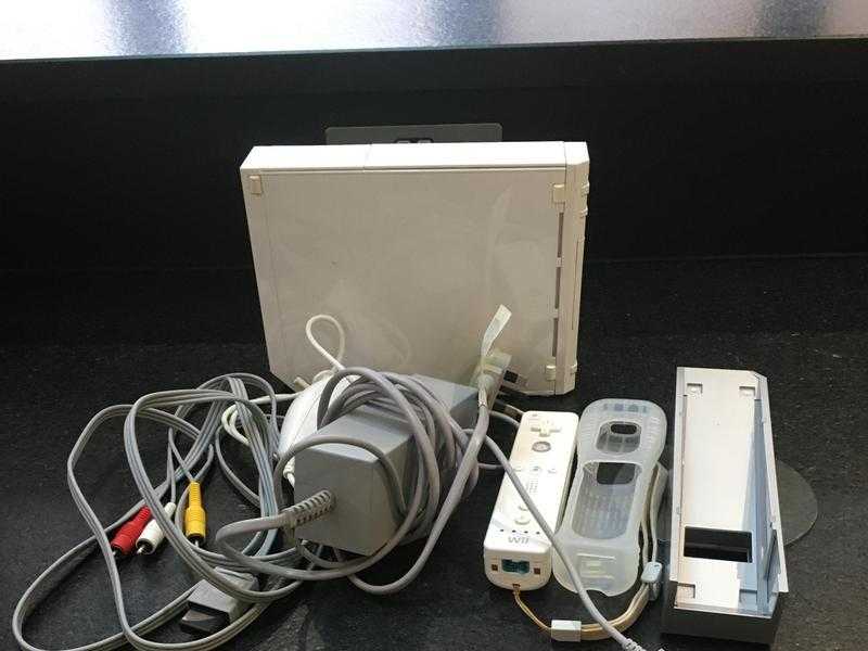 Nintendo Wii Console, charger and handset