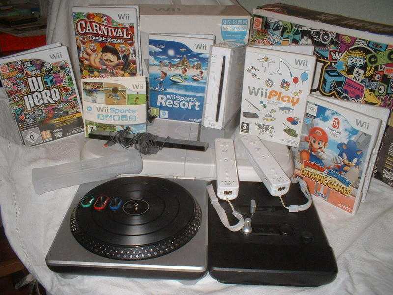 NINTENDO WII, Games, DJ HERO Turntable, Nintendo fitness board Bundle