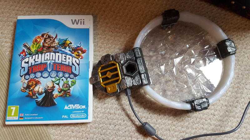 Nintendo wii Skylanders trap team portal  game great cond