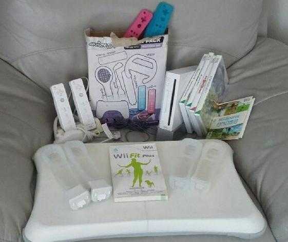 Nintendo Wii  Wii Fit Plus  Games Accessories pack