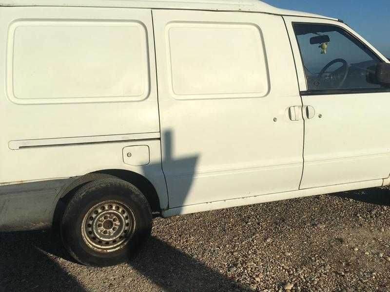 Nissan Vanette Cargo 2000