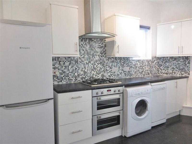 NO AGENCY FEES TO SECURE Luxury maisonette next to Brighton Station with roof terrace